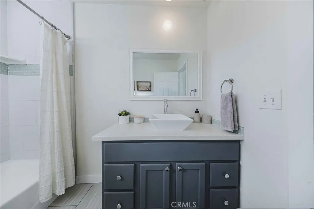 5506 Smiley Drive, Los Angeles, California 90016 home-pic-16