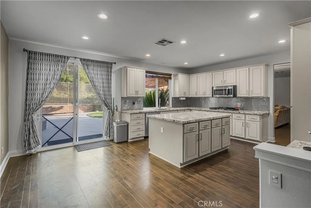 35488 Sumac Avenue, Murrieta, California 92562 home-pic-8