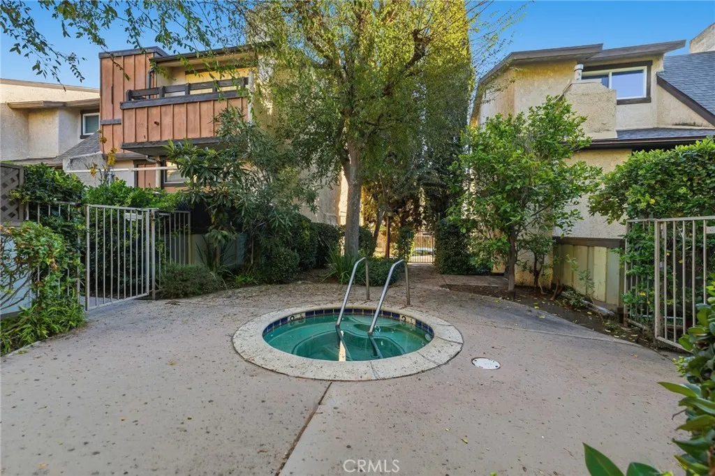 13567 Valerio Street F, Van Nuys, California 91405 home-pic-38