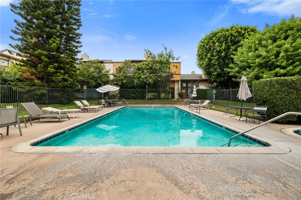 13567 Valerio Street F, Van Nuys, California 91405 home-pic-35