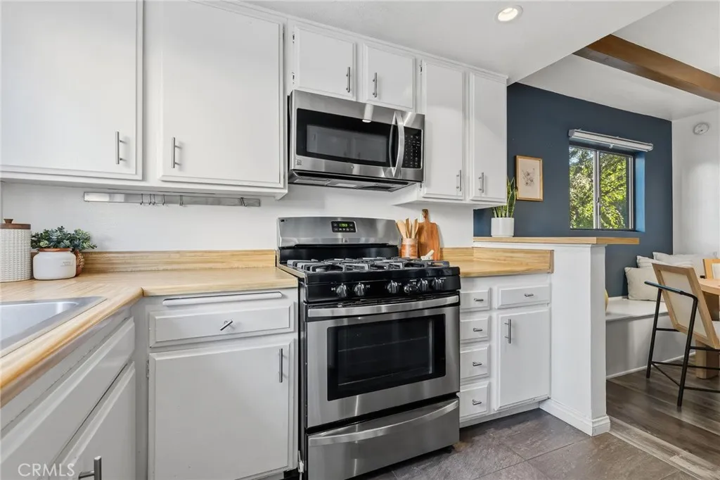 13567 Valerio Street F, Van Nuys, California 91405 home-pic-19