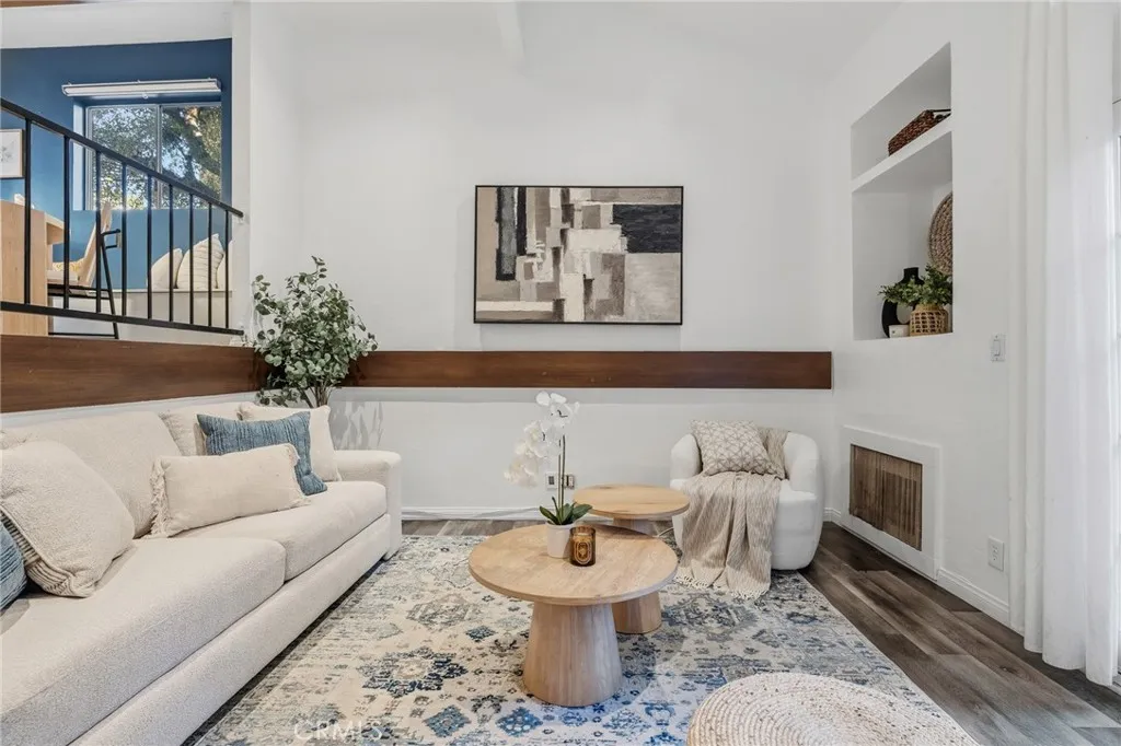 13567 Valerio Street F, Van Nuys, California 91405 home-pic-4