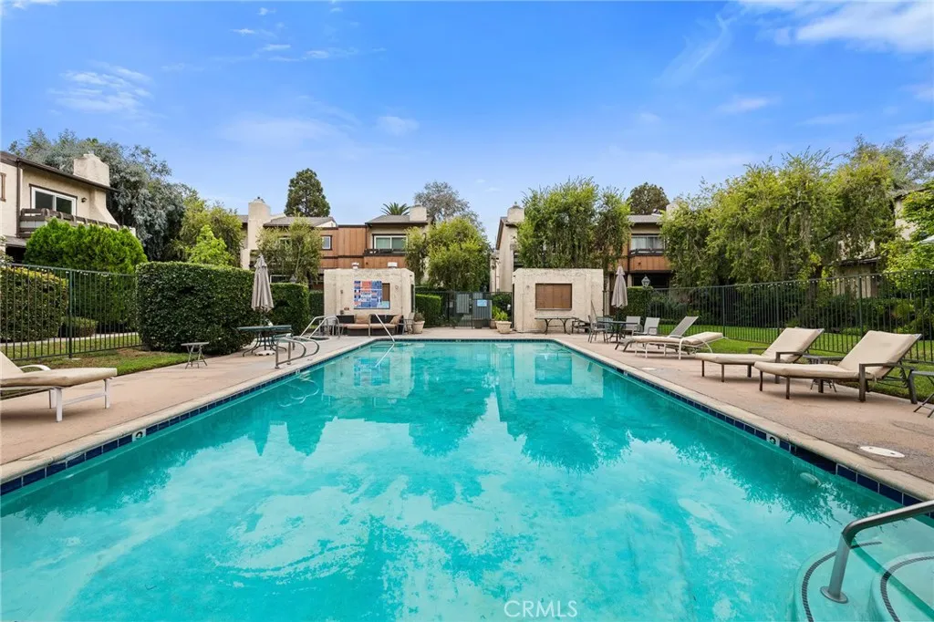 13567 Valerio Street F, Van Nuys, California 91405 home-pic-36