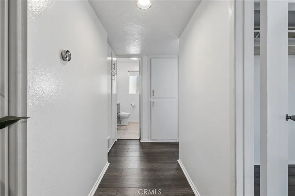 13567 Valerio Street F, Van Nuys, California 91405 home-pic-23