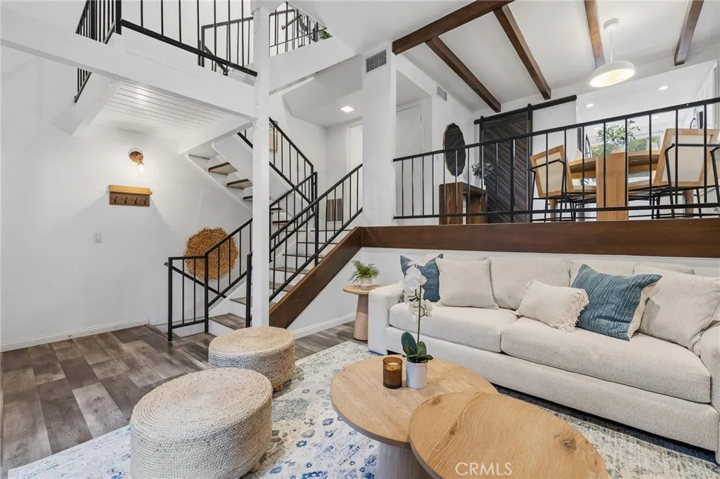 13567 Valerio Street F, Van Nuys, California 91405 home-pic-2