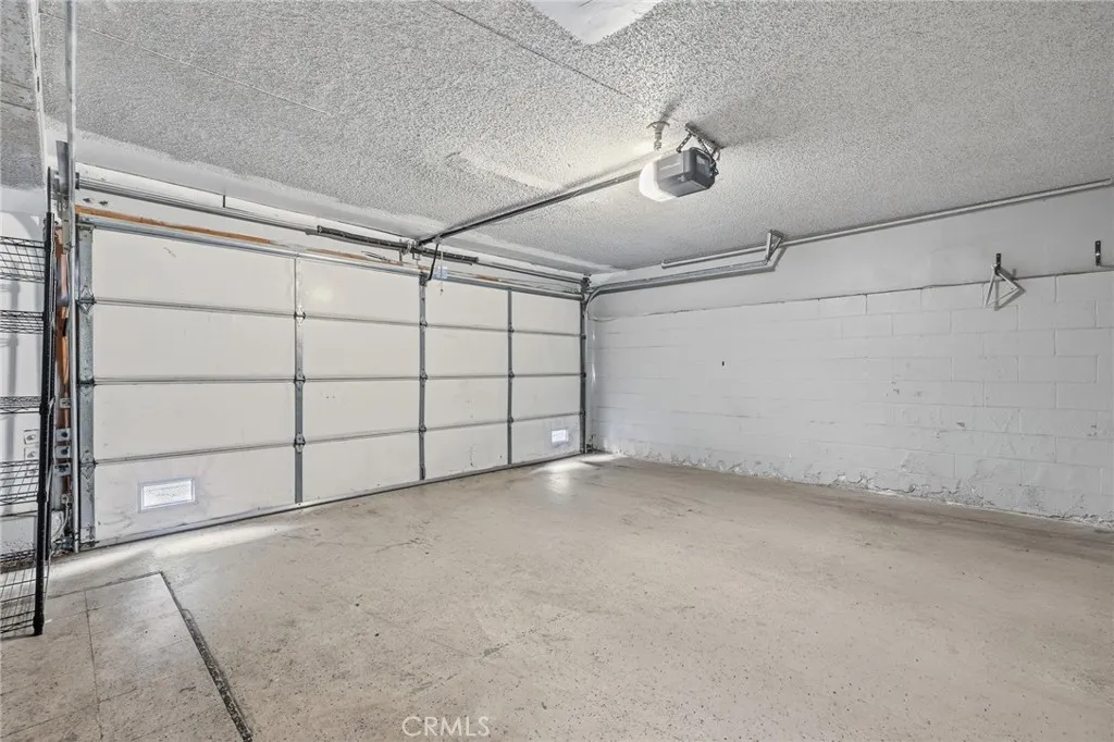 13567 Valerio Street F, Van Nuys, California 91405 home-pic-32