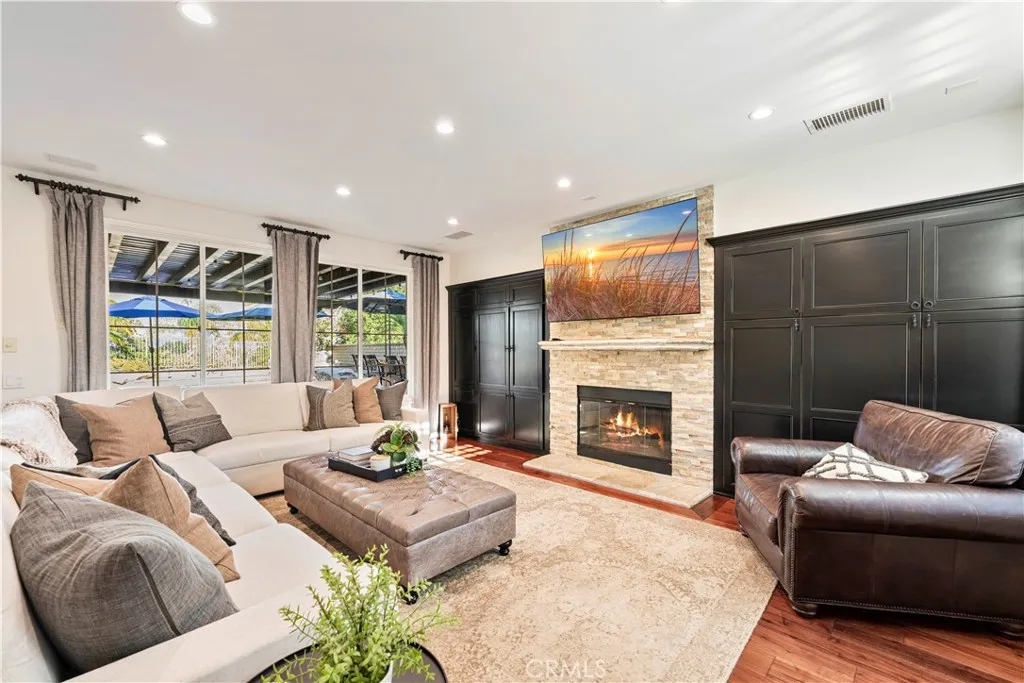 26101 Knoll Court, Valencia, California 91381 home-pic-17