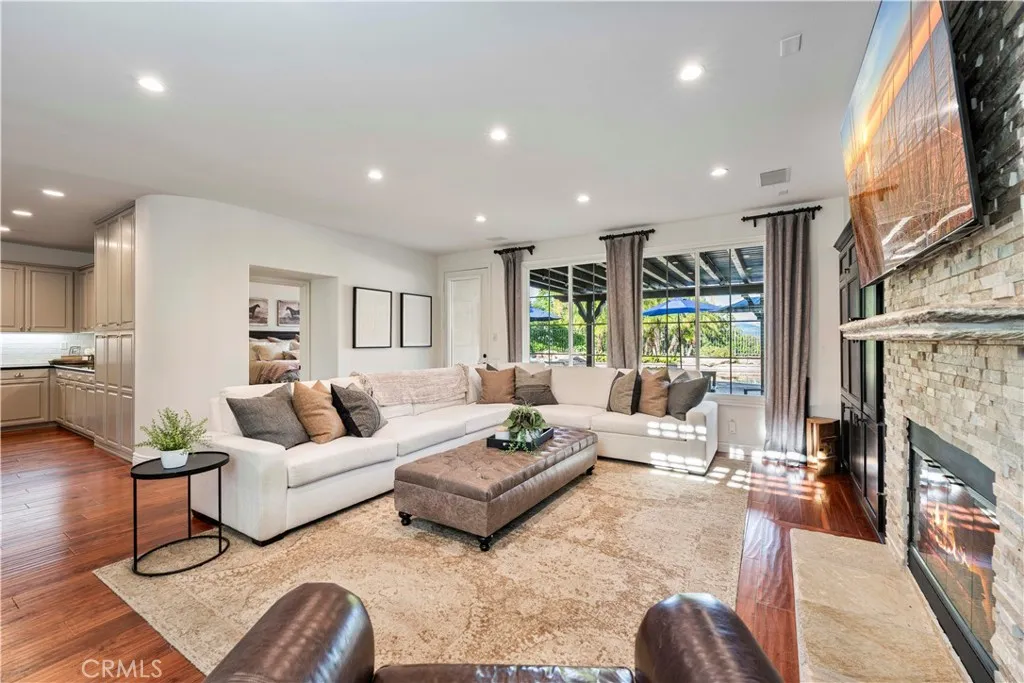 26101 Knoll Court, Valencia, California 91381 home-pic-20
