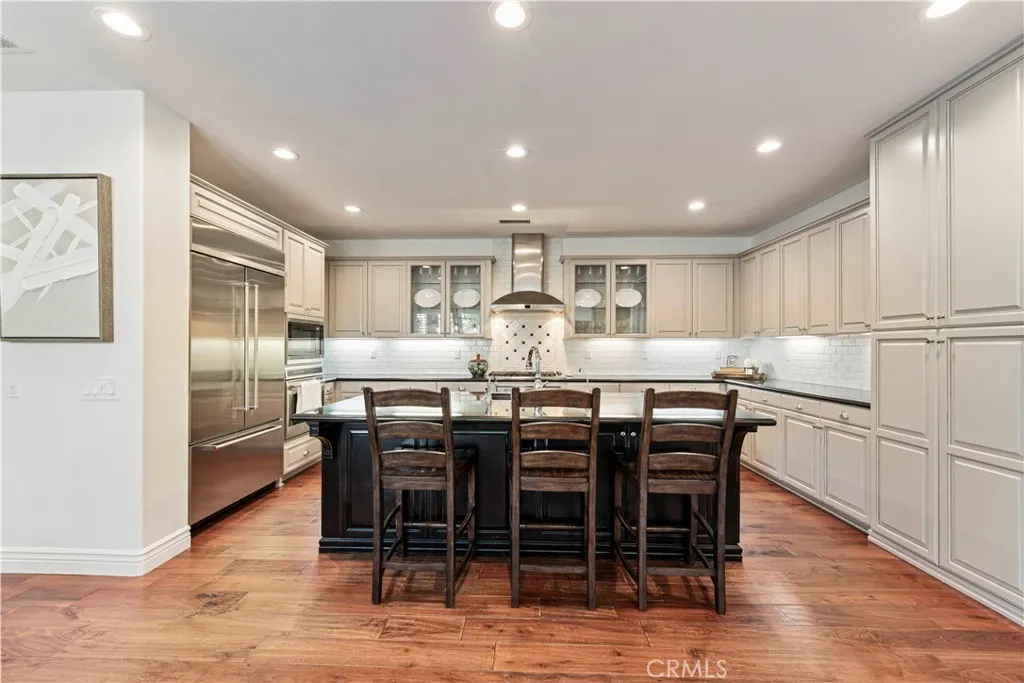 26101 Knoll Court, Valencia, California 91381 home-pic-10