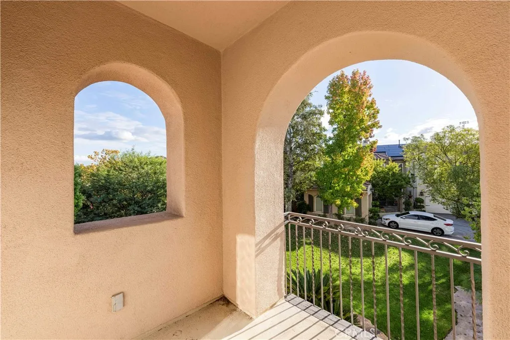 26101 Knoll Court, Valencia, California 91381 home-pic-35