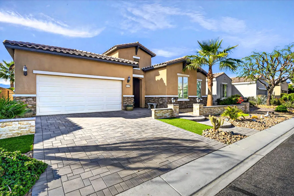 39313 Camino Las Hoyes, Indio, California 92203 home-pic-1