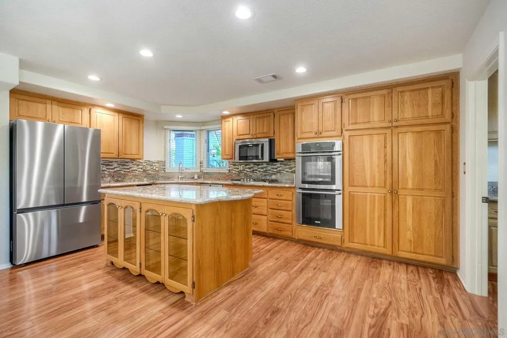 1930 Mountain Valley Lane, Escondido, California 92029 home-pic-8