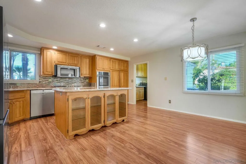 1930 Mountain Valley Lane, Escondido, California 92029 home-pic-7
