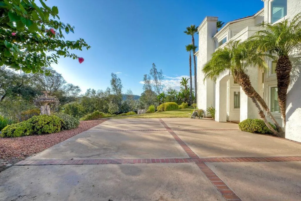 1930 Mountain Valley Lane, Escondido, California 92029 home-pic-37