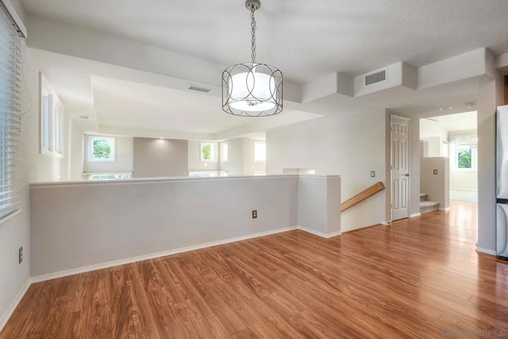 1930 Mountain Valley Lane, Escondido, California 92029 home-pic-12