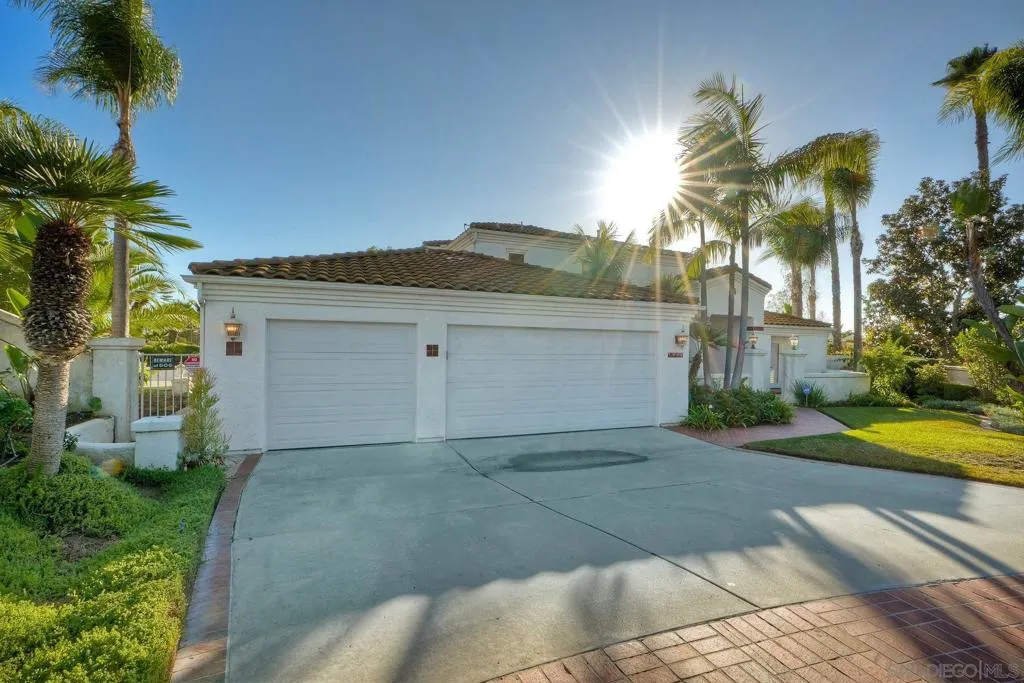 1930 Mountain Valley Lane, Escondido, California 92029 home-pic-1