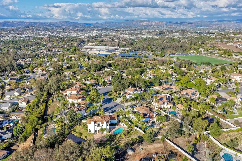 1930 Mountain Valley Lane, Escondido, California 92029 home-pic-53
