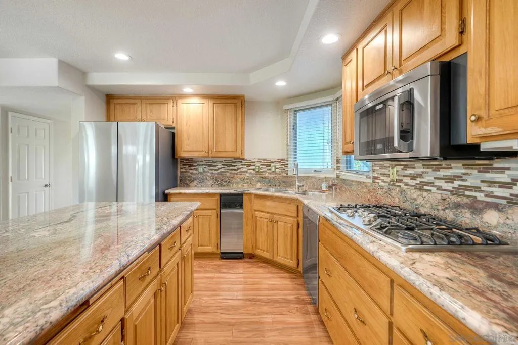 1930 Mountain Valley Lane, Escondido, California 92029 home-pic-10