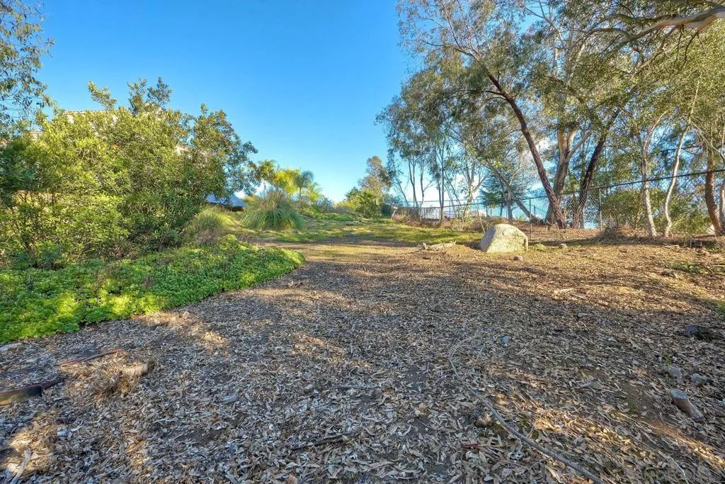 1930 Mountain Valley Lane, Escondido, California 92029 home-pic-36