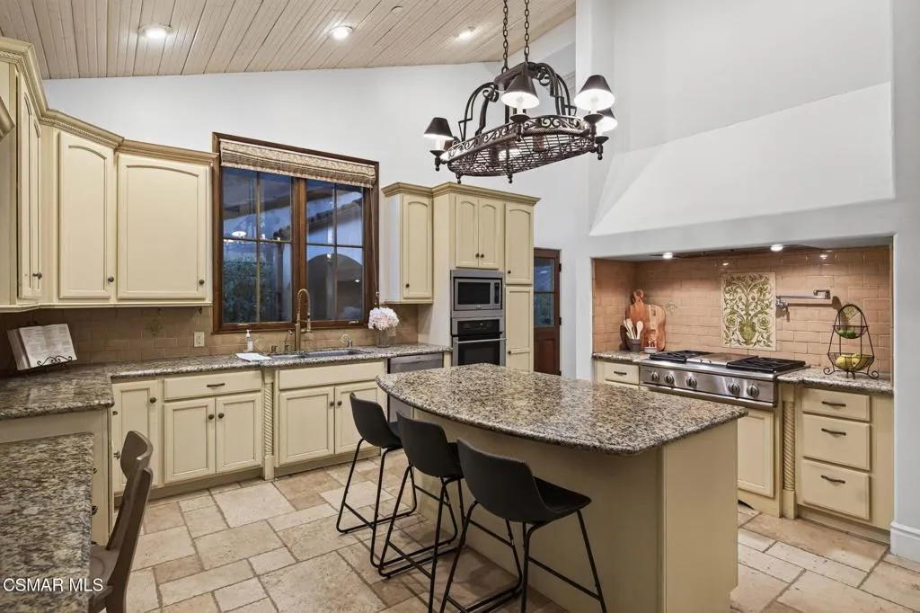 1560 Goodenough Road, Fillmore, California 93015 home-pic-15