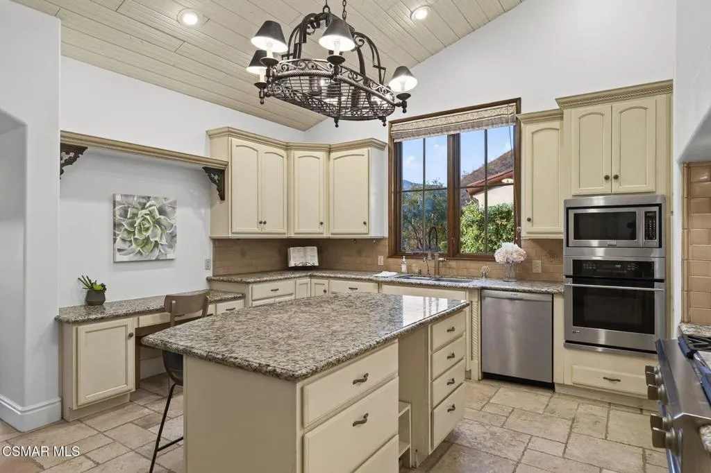 1560 Goodenough Road, Fillmore, California 93015 home-pic-14