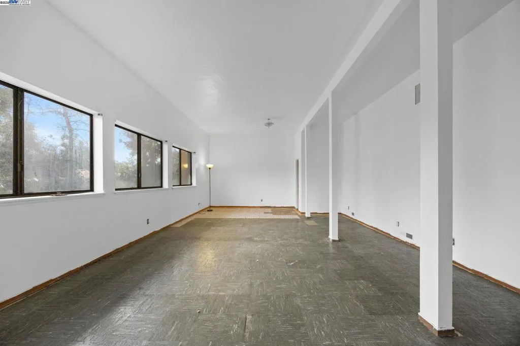 3660 Oak Knoll Blvd, Oakland, California 94605 home-pic-18