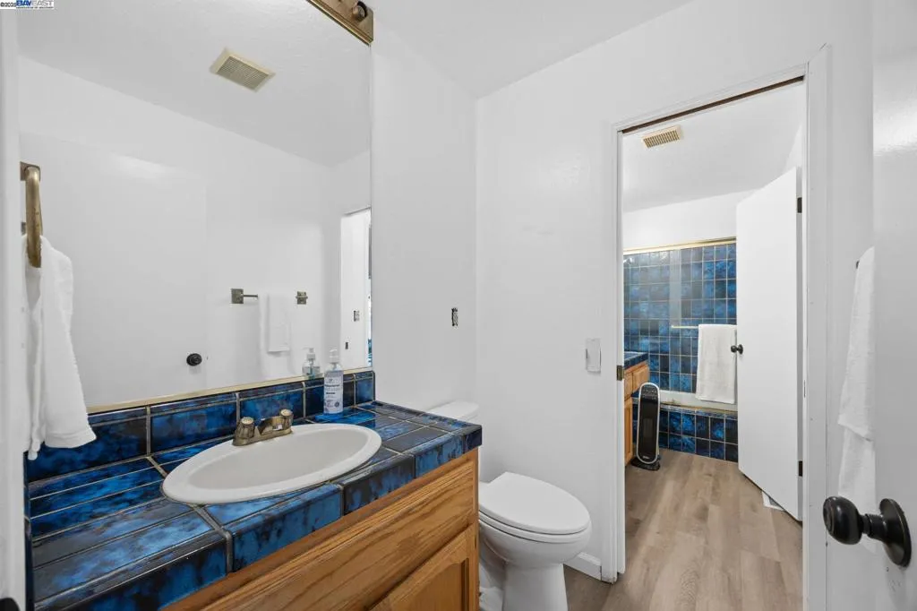 3660 Oak Knoll Blvd, Oakland, California 94605 home-pic-12