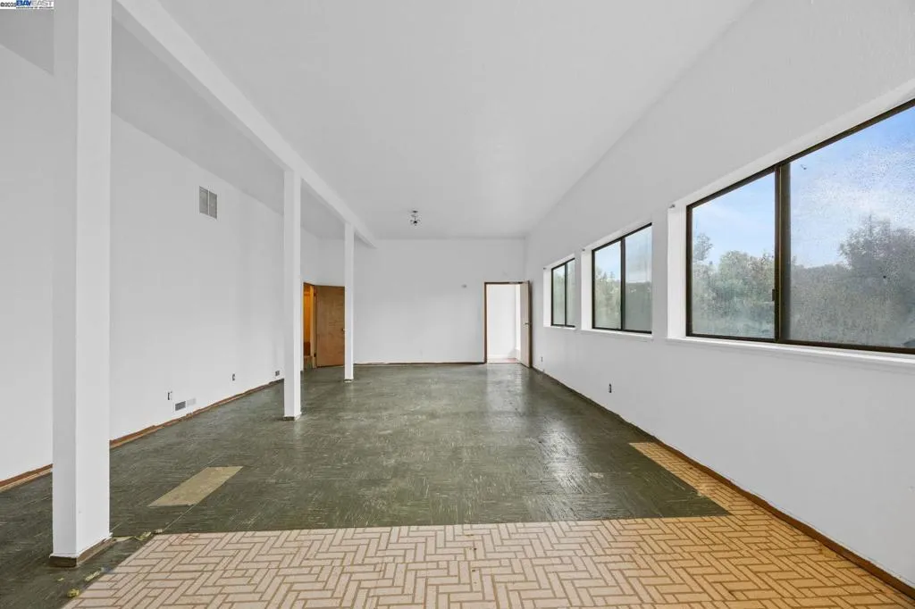 3660 Oak Knoll Blvd, Oakland, California 94605 home-pic-19