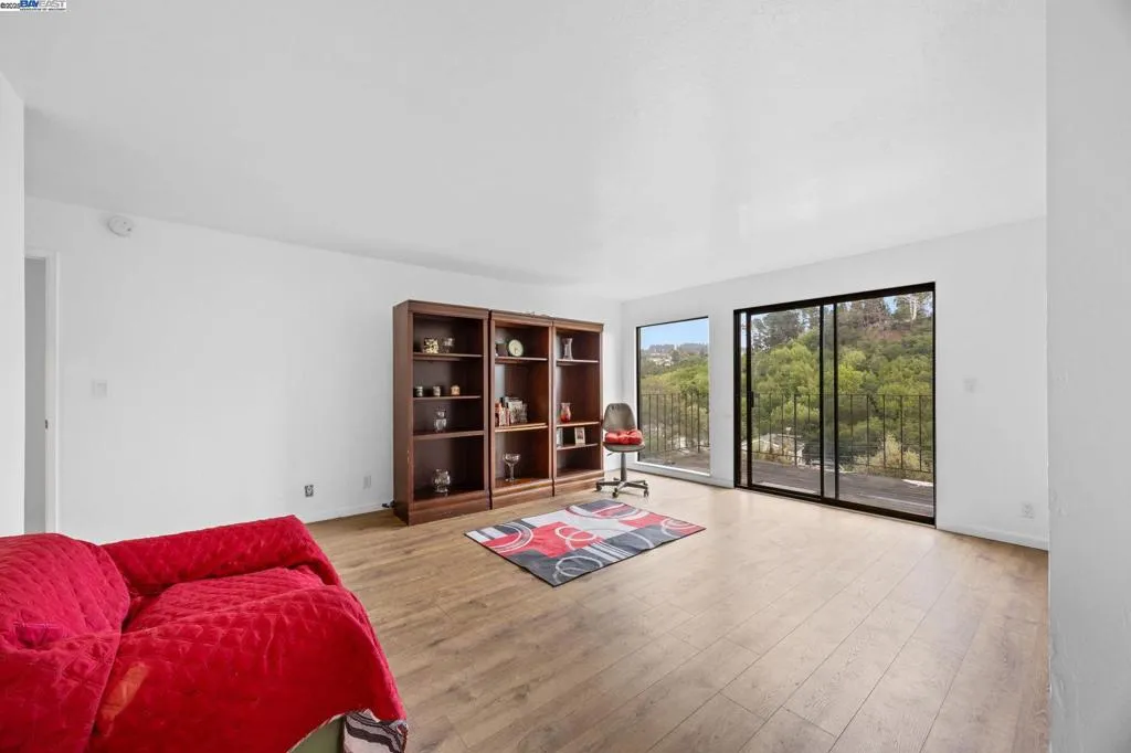 3660 Oak Knoll Blvd, Oakland, California 94605 home-pic-15
