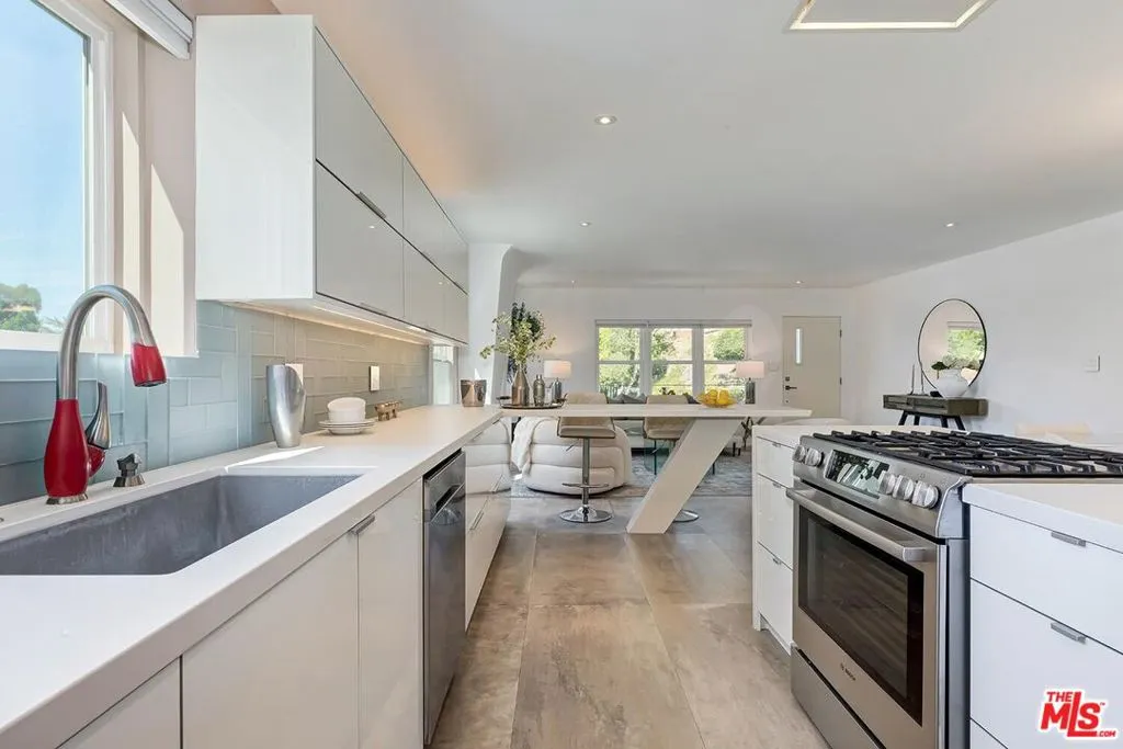 3125 Lindo Street, Los Angeles, California 90068 home-pic-16