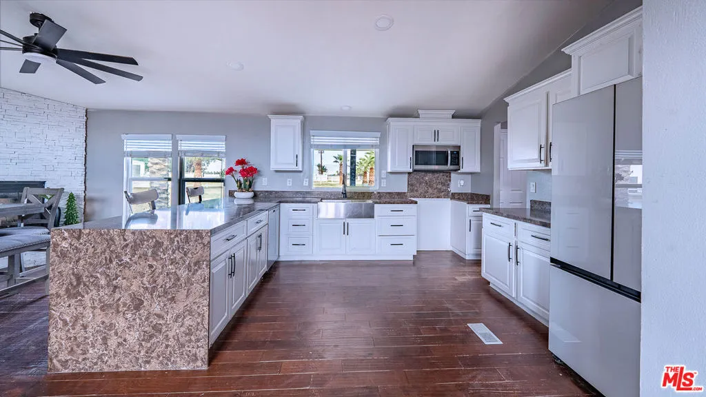 84455 61st Avenue, Thermal, California 92274 home-pic-25