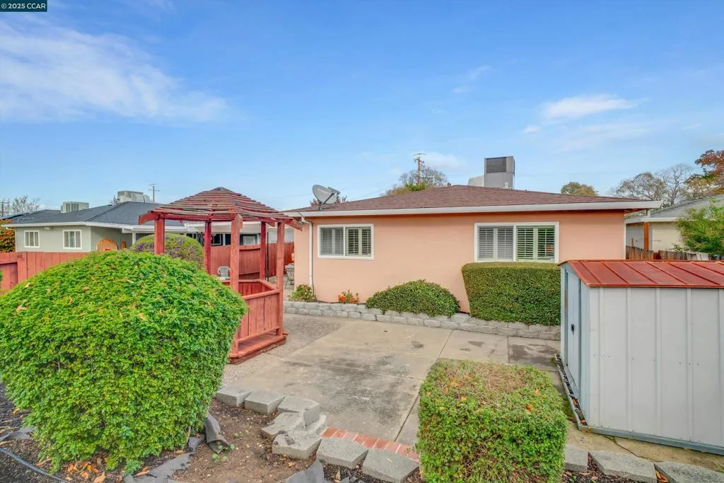 234 Yosemite Dr, Pittsburg, California 94565 home-pic-2