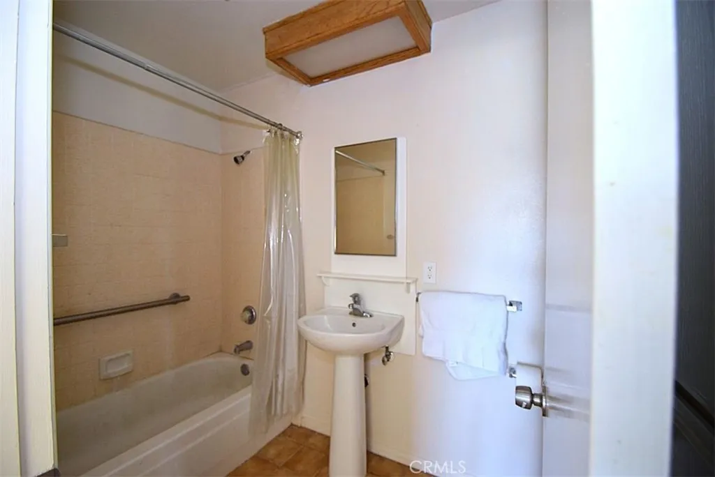 49618 Buena Vista Drive, Morongo Valley, California 92256 home-pic-10