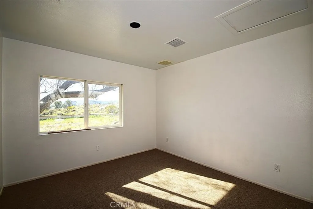 49618 Buena Vista Drive, Morongo Valley, California 92256 home-pic-14