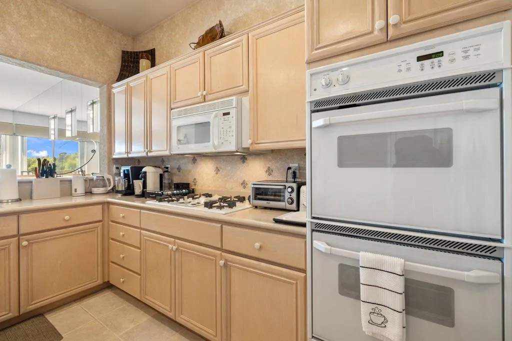 185 Kavenish Drive, Rancho Mirage, California 92270 home-pic-10