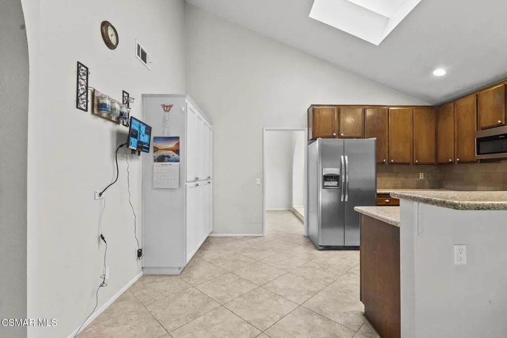 2508 Glenhurst Court, Simi Valley, California 93063 home-pic-16