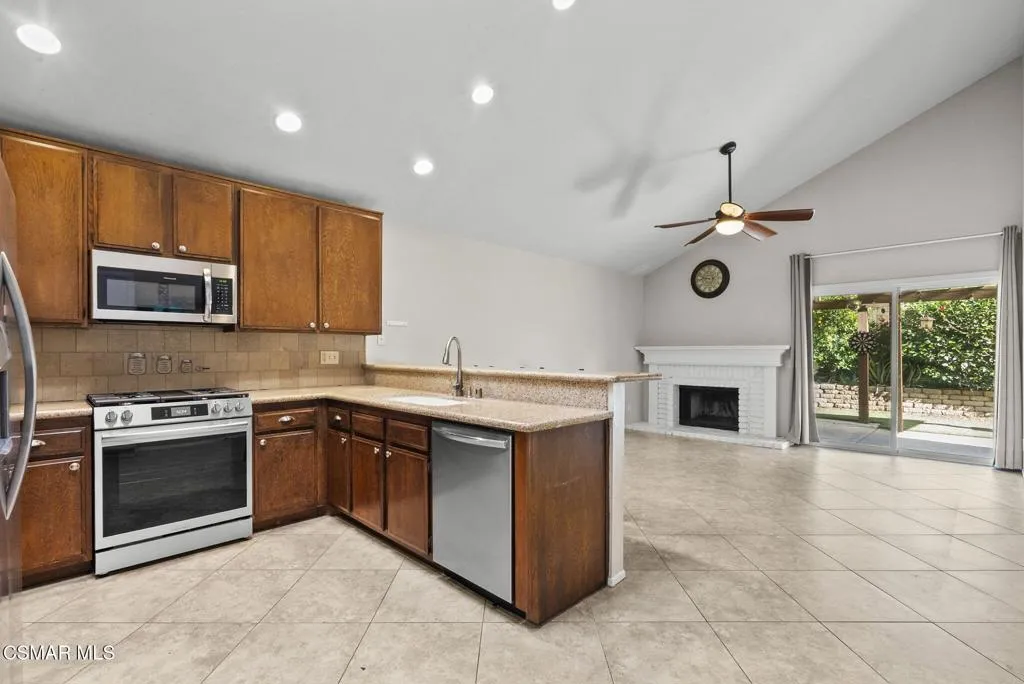 2508 Glenhurst Court, Simi Valley, California 93063 home-pic-14