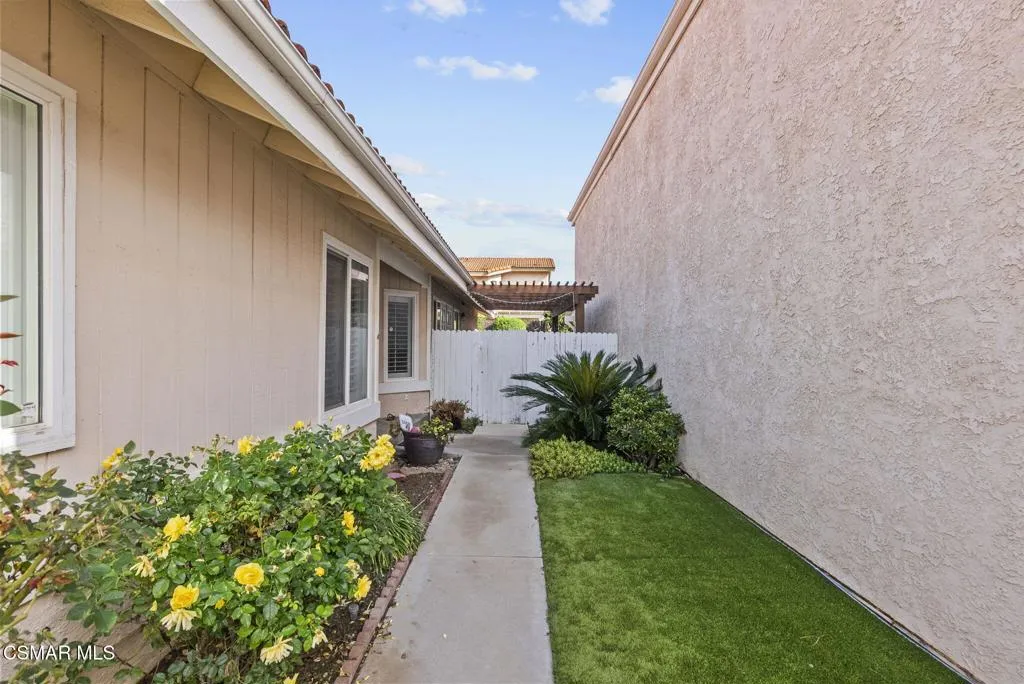 2508 Glenhurst Court, Simi Valley, California 93063 home-pic-2
