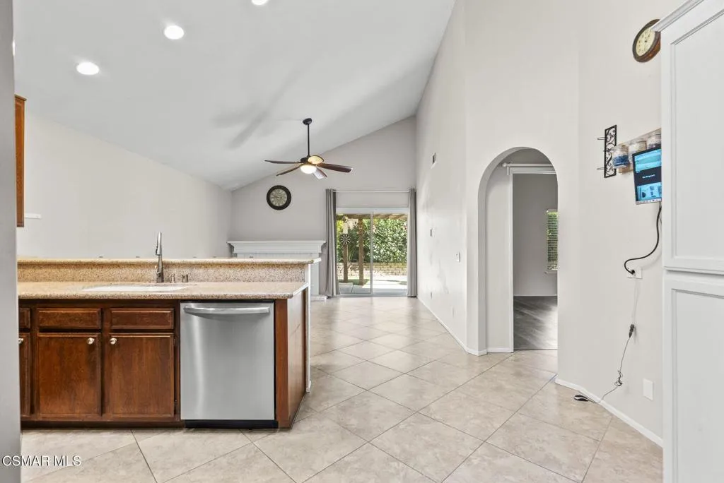 2508 Glenhurst Court, Simi Valley, California 93063 home-pic-13