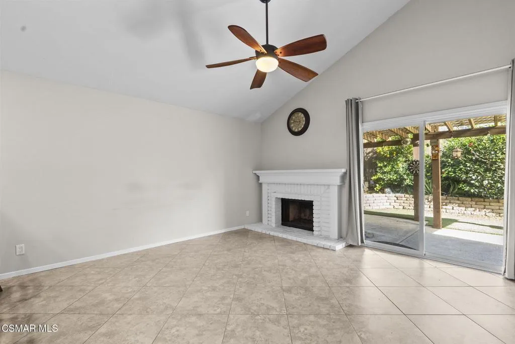 2508 Glenhurst Court, Simi Valley, California 93063 home-pic-19