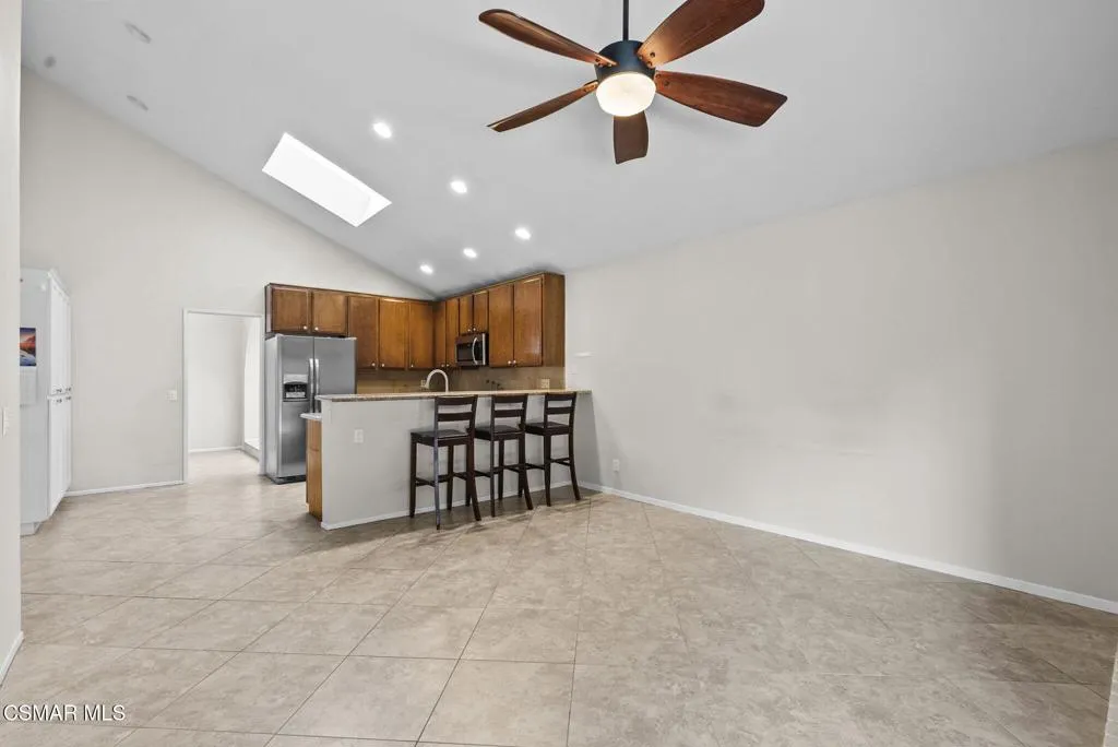 2508 Glenhurst Court, Simi Valley, California 93063 home-pic-17