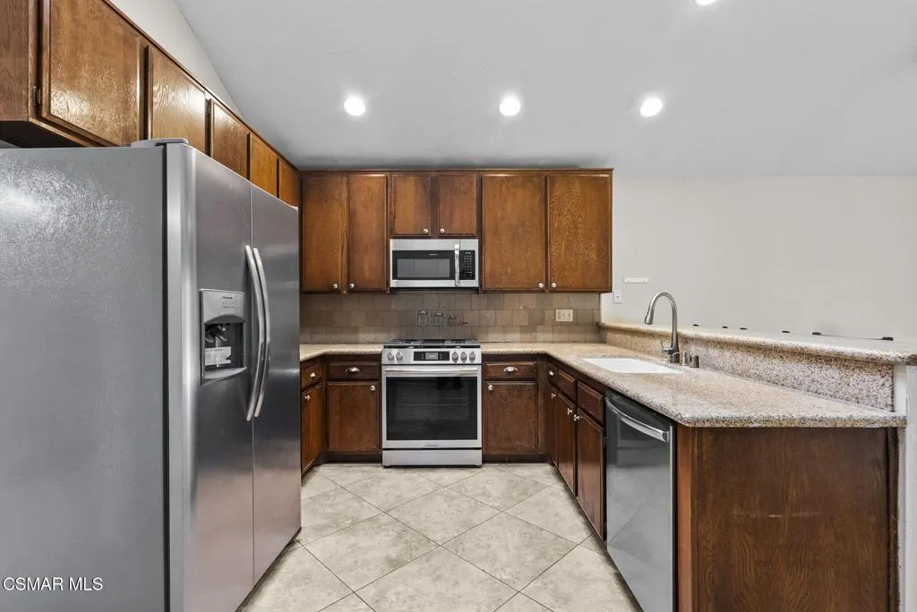 2508 Glenhurst Court, Simi Valley, California 93063 home-pic-15