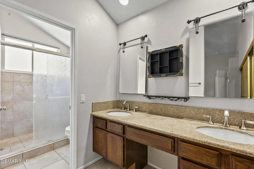 2508 Glenhurst Court, Simi Valley, California 93063 home-pic-25