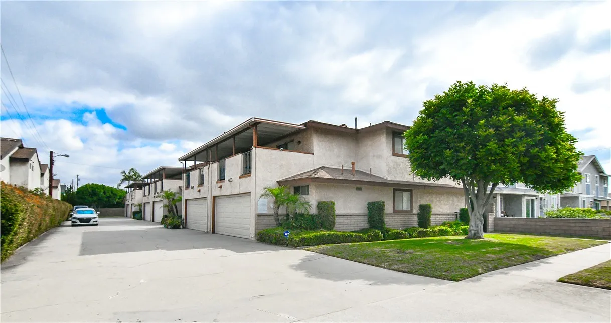 8105 Orange St, Downey, California 90242 home-pic-0