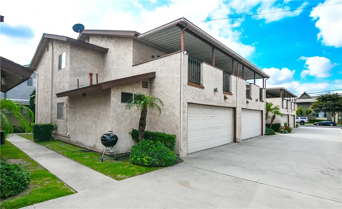 8105 Orange St, Downey, California 90242 home-pic-3