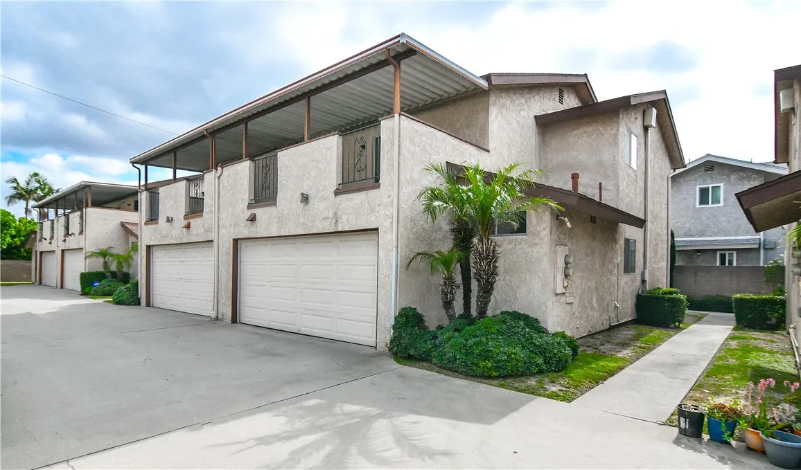 8105 Orange St, Downey, California 90242 home-pic-2