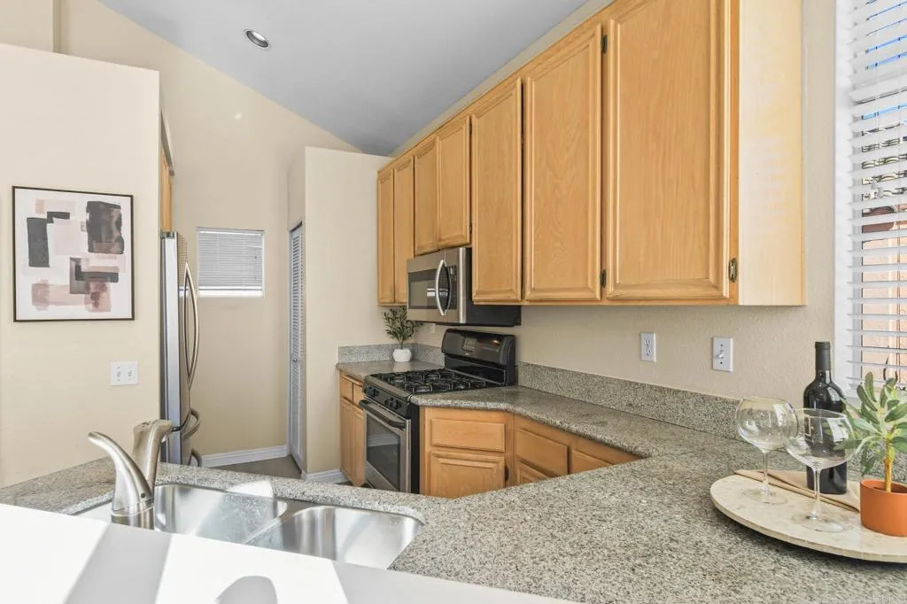 1386 Serena Circle  home-pic-11