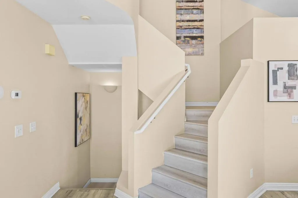 1386 Serena Circle  home-pic-21