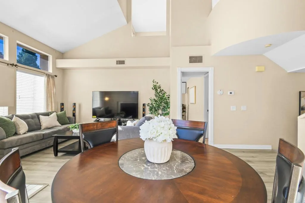 1386 Serena Circle  home-pic-9