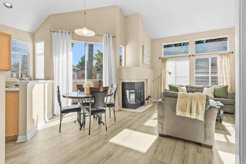 1386 Serena Circle  home-pic-5